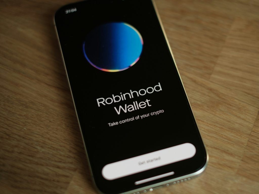 Robinhood Wallet for crypto displayed on a mobile as the company begins offering tokenised shares in private companies like SpaceX, sparking backlash from OpenAI as one of the targeted firms.